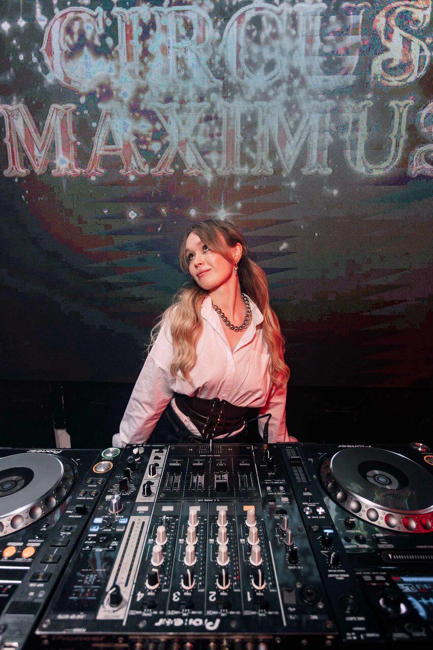 DJ MASTER